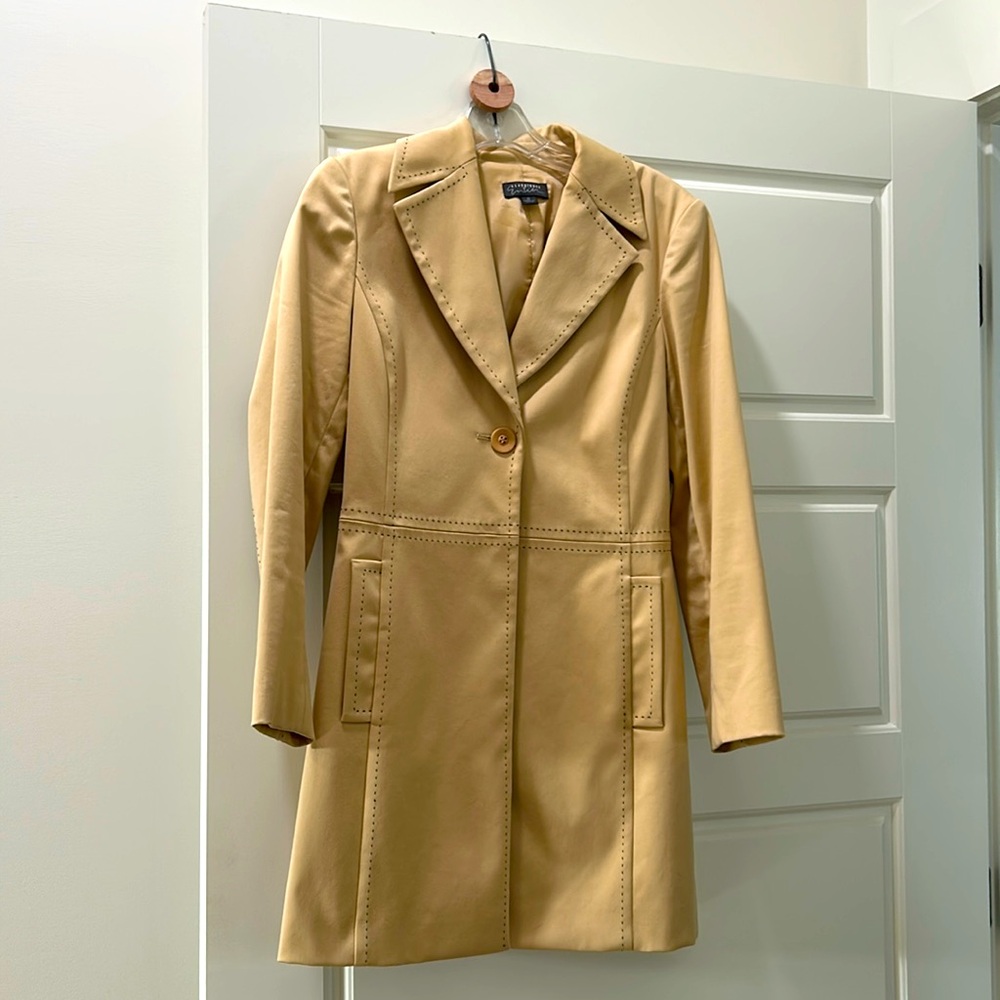 Classiques Entier trench with black stitch detail